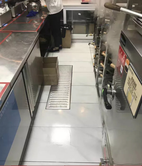 让外地人在春熙路口子上浪嘛，我们成都土著还是要往玉林钻
