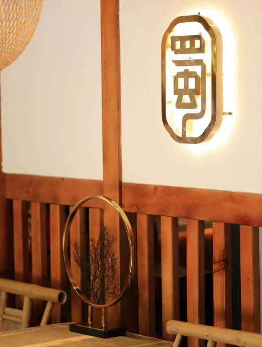 让外地人在春熙路口子上浪嘛，我们成都土著还是要往玉林钻
