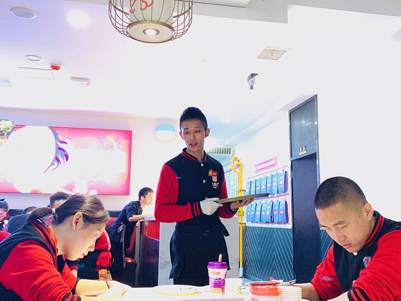 如在蜀店内人员培训