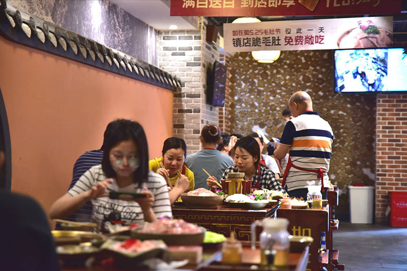 火锅加盟店可以用什么方式增长人气？